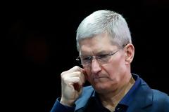 Η Apple μείωσε τους μισθούς του Tim Cook για την αδύναμη απόδοση του 2016