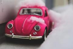 ΑΥΤΑ είναι τα 10 πράγματα που πρέπει να έχετε στο αυτοκίνητο όταν κάνει κρύο...