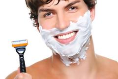 «Αλλεργία» στο ξυράφι; Να τι πρέπει να κάνετε