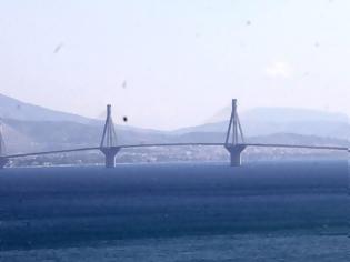 Φωτογραφία για Άνοιξε η γέφυρα Ρίου - Αντιρρίου - Μεγάλες ουρές αυτοκινήτων