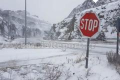 Λαμία: Παγοδρόμιο ο δρόμος για Δομοκό - Απαγορευτικό για φορτηγά [photo+video]