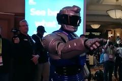 Ρομπότ, drones και VR σανδάλια: Τι συμβαίνει σήμερα στην τεχνολογία [video]