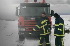 Η Πυροσβεστική στην υπηρεσία των ασθενών που έχουν ανάγκη μεταφοράς μέσα στο χιονιά