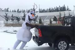 ΠΑΝΙΚΟΣ! Ζωντάνεψε χιονάνθρωπος στην Κρήτη!