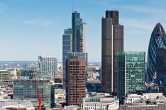 «Μαύροι κύκνοι» και ταξίδι στο άγνωστο για τους επενδυτές