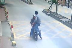 Με στιλ καράτε έπιασε τον κλέφτη του iphone του