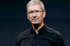Apple: Για πρώτη φορά μείωσε τις απολαβές του Tim Cook