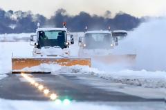 Γιατί ρίχνουμε ΑΛΑΤΙ στους ΧΙΟΝΙΣΜΕΝΟΥΣ ΔΡΟΜΟΥΣ;