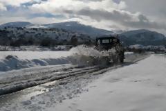 H Πολεμική Αεροπορία κοντά στους πολίτες – Καθαρισμός δρόμων από χιόνια και μεταφορά ασθενή σε νοσοκομείο (βίντεο)