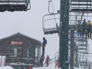 Φωτογραφία για Βίντεο – σοκ: Παιδί κρεμάστηκε από το λιφτ σε χιονοδρομικό κέντρο! Η συνέχεια θα σας συγκλονίσει…