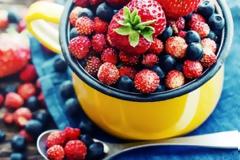 5 φυσικές τροφές που ΠΡΕΠΕΙ να τρως κάθε μέρα για όμορφο δέρμα