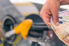 Κατρακυλά η καταναλωτική εμπιστοσύνη στην Ελλάδα