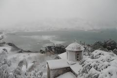 Δείτε χθεσινές εικόνες από την παραλία στην παγωμένη Σκόπελο!