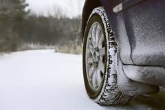 Οδήγηση στα ΧΙΟΝΙΑ και στους ΠΑΓΟΥΣ - Τι πρέπει να γνωρίζουν οι οδηγοί...