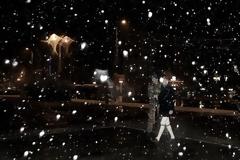 Οι Εύζωνες τη νύχτα κάτω από το χιόνι στον Άγνωστο Στρατιώτη σε θερμοκρασίες πολικές! ΦΩΤΟ