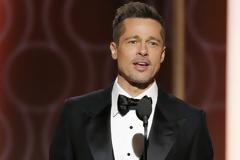 Ποια Αντζελίνα; Ο Μπραντ επέστρεψε γοητευτικός και ελεύθερος! [video]