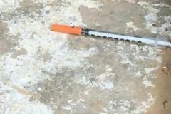 «Χτυπάνε» ένεση… δίπλα στην παιδική χαρά!