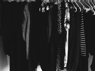 Φωτογραφία για Πώς να διατηρήσετε το μαύρο χρώμα στα ρούχα σας