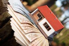 Επιβράδυνση της πτώσης των τιμών των ακινήτων διαπιστώνουν οι αναλυτές