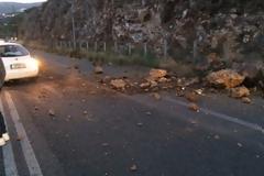 Βρέχει...βράχια και πέτρες στο εθνικό δίκτυο!