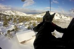 Βίντεο του ΠΝ από τηγ μεταφορά αποκλεισμένων ατόμων λόγω της κακοκαιρίας