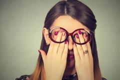 Γιατί έχετε μαύρους κύκλους κάτω από τα μάτια - Γιατί μπορεί να είναι πιο σοβαρό απ' ό,τι νομίζετε