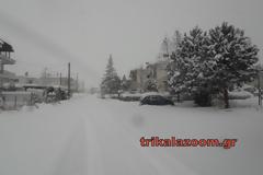 Μισό μέτρο έφθασε το χιόνι στα Τρίκαλα. Έκκληση κατοίκων να ανοίξουν οι δρόμοι...