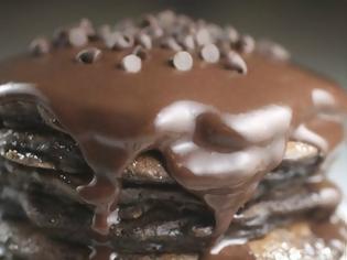 Φωτογραφία για Pancakes σοκολάτας με σάλτσα σοκολάτας!