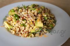 Η συνταγή της Ημέρας: Σαλάτα δημητριακών με αβοκάντο και μυρωδικά