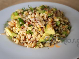 Φωτογραφία για Η συνταγή της Ημέρας: Σαλάτα δημητριακών με αβοκάντο και μυρωδικά
