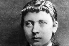 Η μητέρα του κακού, Κλάρα Χίτλερ