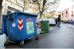 ΣΟΡΟΣ ΑΝΔΡΑ ΣΕ ΚΑΔΟ ΑΠΟΡΡΙΜΑΤΩΝ ΣΤΗΝ ΔΑΦΝΗ