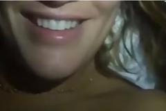 Δείτε το πριν το κατεβάσουν! Γνωστή παρουσιάστρια ανέβασε κατά λάθος γυμνό της βίντεο με μια φίλη της