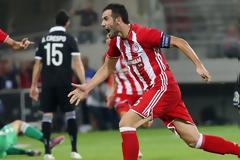 Ο Μιλιβόγεβιτς τιμάει το περιβραχιόνιο του αρχηγού