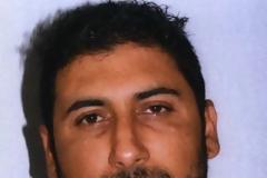 Είναι επικίνδυνος και καταζητείται! Αν τον δείτε πρέπει να ενημερώσετε...