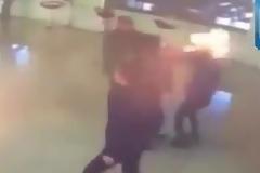 Φρίκη! έλουσε τη γυναίκα του με βενζίνη και της έβαλε φωτιά μετά την υπογραφή του διαζυγίου