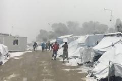 «Οι πρόσφυγες κινδυνεύουν να παγώσουν στα ελληνικά νησιά»
