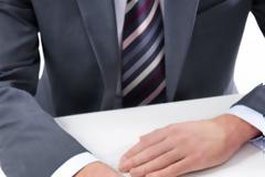 Το... fakelaki πάει Παρίσι