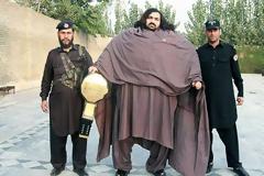 Ο Πακιστανός «Hulk» που ζυγίζει σχεδόν μισό τόνο