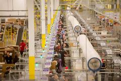 Amazon: Αυξάνει κατά 100.000 τις θέσεις πλήρους απασχόλησης στις ΗΠΑ