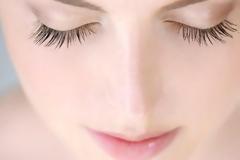 Φυσική πούδρα για λιπαρή επιδερμίδα