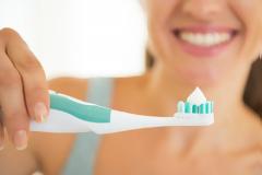 Αυτός είναι ο καλύτερος τρόπος για να καθαρίσετε την ηλεκτρική σας οδοντόβουρτσα