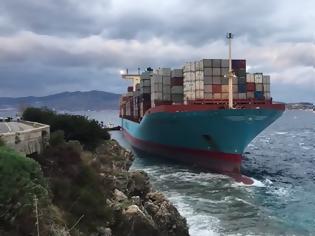 Φωτογραφία για Αποκολλήθηκε το πλοίο container που προσάραξε στο στενό της Μεσίνα- Δείτε το βίντεο με το προσαραγμένο πλοίο