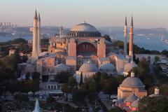 Απίστευτο ΘΑΥΜΑ στην Αγ. Σοφιά - Εμφανίστηκαν από το πουθενα 3 ΙΕΡΕΙΣ;