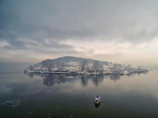 Φωτογραφία για Μαγικά πλάνα από το χιονισμένο νησι της λίμνης των Ιωαννίνων... [video]