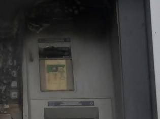 Φωτογραφία για Έβαλαν φωτιά στα δύο ΑΤΜ ως «απάντηση» στην φυλάκιση της Πόλας Ρούπας