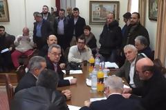 Φωνές και διαμαρτυρίες αγροτών στον Γ. Τσιρώνη στο Αίγιο - 