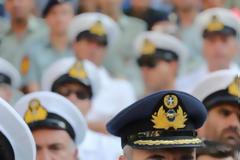 Νέες μειώσεις στα μισθολόγια των ενστόλων ζητά το υπουργείο Οικονομικών - Τι λέει ο Τόσκας