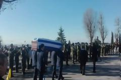 Κυριάκος Αμοιρίδης: Ράγισαν καρδιές στην κηδεία του Έλληνα πρέσβη – «Να δω το παιδί μου τελευταία φορά» φώναζε η μητέρα του