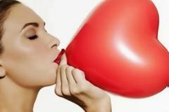 Τι κοιτάζουν αλήθεια οι άντρες πάνω στις γυναίκες;